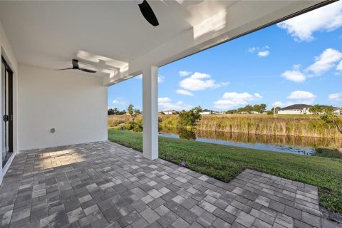 House in Cape Coral, Florida 3 bedrooms, 180.23 sq.m. № 1111407 - photo 25