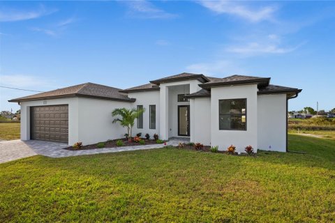House in Cape Coral, Florida 3 bedrooms, 180.23 sq.m. № 1111407 - photo 28