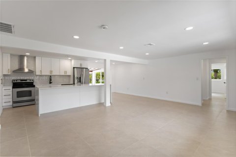 Casa en venta en Pompano Beach, Florida, 3 dormitorios, 196.67 m2 № 1935495 - foto 7