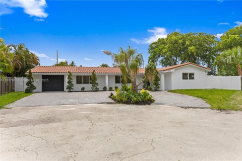 Casa en venta en Pompano Beach, Florida, 3 dormitorios, 196.67 m2 № 1935495 - foto 1