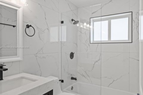 Casa en venta en Pompano Beach, Florida, 3 dormitorios, 196.67 m2 № 1935495 - foto 26