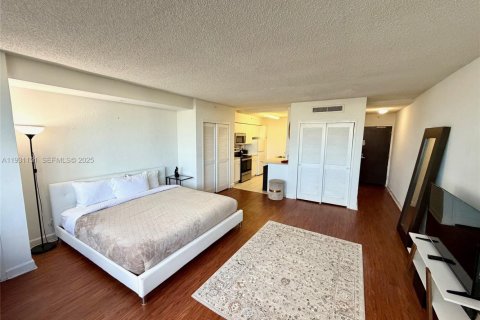Condominio en alquiler en Miami Beach, Florida, 46.17 m2 № 1992872 - foto 2