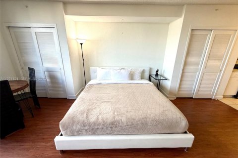 Condominio en alquiler en Miami Beach, Florida, 46.17 m2 № 1992872 - foto 3