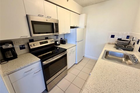 Condominio en alquiler en Miami Beach, Florida, 46.17 m2 № 1992872 - foto 8
