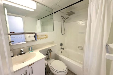Condominio en alquiler en Miami Beach, Florida, 46.17 m2 № 1992872 - foto 9