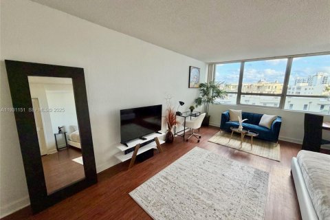 Condominio en alquiler en Miami Beach, Florida, 46.17 m2 № 1992872 - foto 6