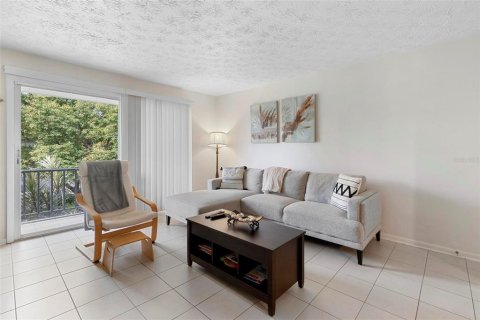 Condo in Orlando, Florida, 2 bedrooms  № 1716720 - photo 11