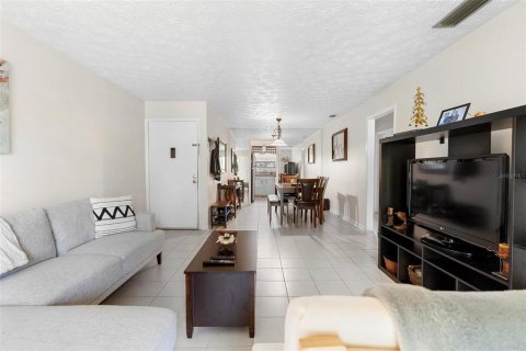 Condo in Orlando, Florida, 2 bedrooms  № 1716720 - photo 2
