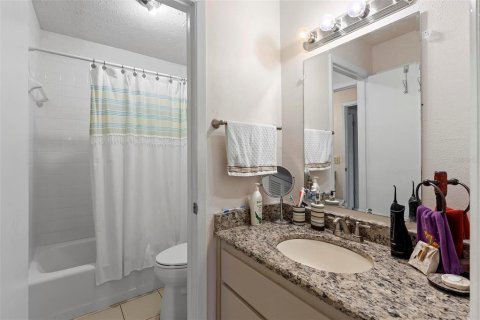 Condo in Orlando, Florida, 2 bedrooms  № 1716720 - photo 14