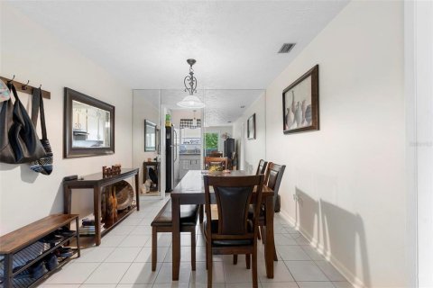 Condo in Orlando, Florida, 2 bedrooms  № 1716720 - photo 4