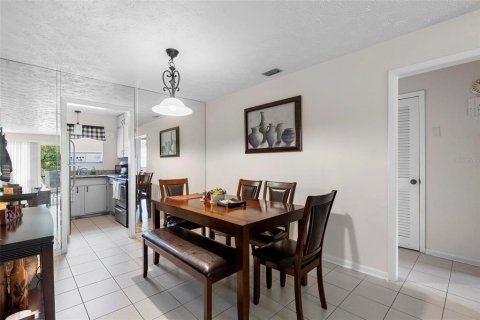 Condo in Orlando, Florida, 2 bedrooms  № 1716720 - photo 5