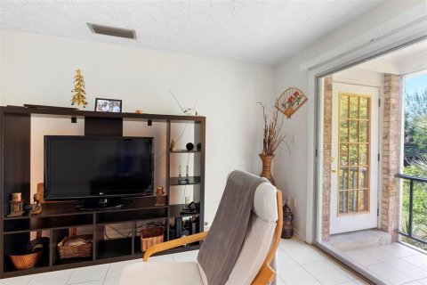 Condo in Orlando, Florida, 2 bedrooms  № 1716720 - photo 21
