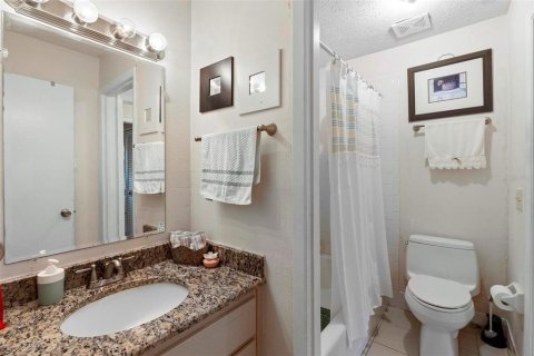 Condo in Orlando, Florida, 2 bedrooms  № 1716720 - photo 15