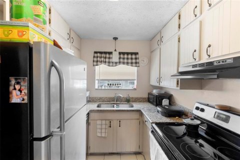 Condo in Orlando, Florida, 2 bedrooms  № 1716720 - photo 6