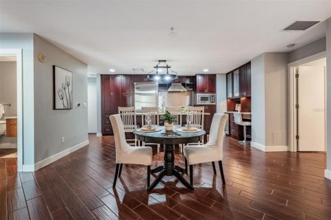 Condo in Tampa, Florida, 2 bedrooms  № 1801436 - photo 12