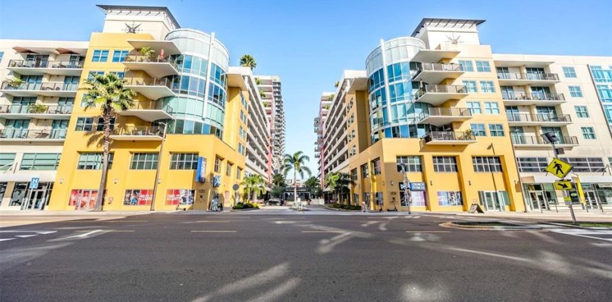 Condo in Tampa, Florida, 2 bedrooms № 1801436