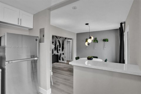 Apartment in Miami Beach, Florida 2 bedrooms, 92.9 sq.m. № 2401323 - photo 19