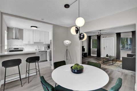Apartment in Miami Beach, Florida 2 bedrooms, 92.9 sq.m. № 2401323 - photo 11