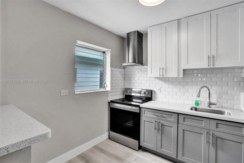 Apartment in Miami Beach, Florida 2 bedrooms, 92.9 sq.m. № 2401323 - photo 18