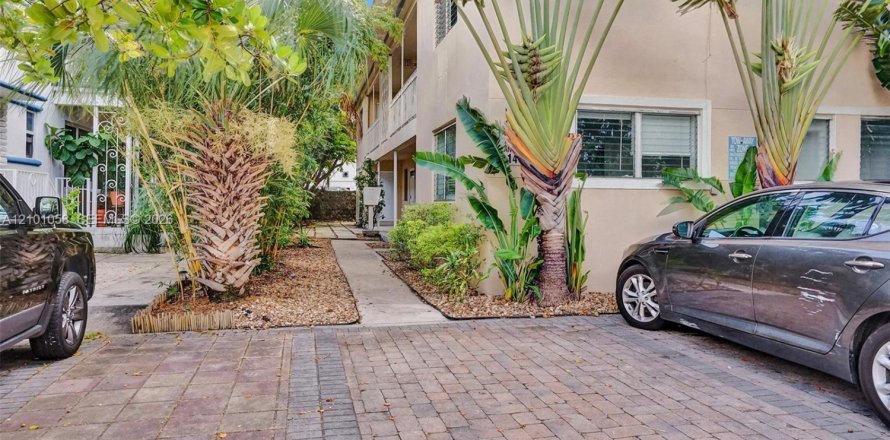 Apartment in Miami Beach, Florida 2 bedrooms, 92.9 sq.m. № 2401323