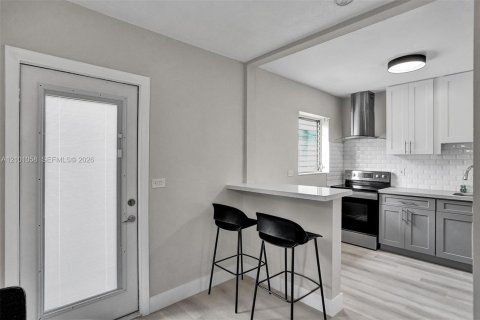 Apartment in Miami Beach, Florida 2 bedrooms, 92.9 sq.m. № 2401323 - photo 12
