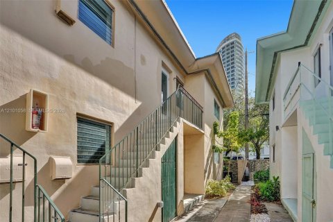 Apartment in Miami Beach, Florida 2 bedrooms, 92.9 sq.m. № 2401323 - photo 3