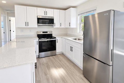 Villa ou maison à louer à Saint Petersburg, Floride: 2 chambres, 75.81 m2 № 2400617 - photo 6