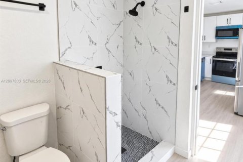 Villa ou maison à louer à Saint Petersburg, Floride: 2 chambres, 75.81 m2 № 2400617 - photo 10