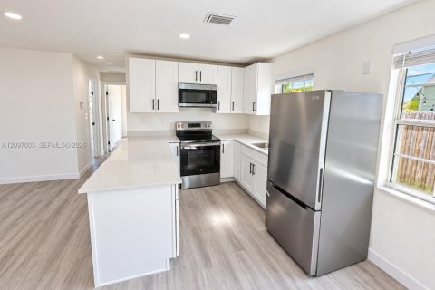 Villa ou maison à louer à Saint Petersburg, Floride: 2 chambres, 75.81 m2 № 2400617 - photo 5
