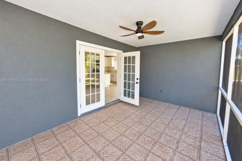 Villa ou maison à louer à Saint Petersburg, Floride: 2 chambres, 75.81 m2 № 2400617 - photo 9