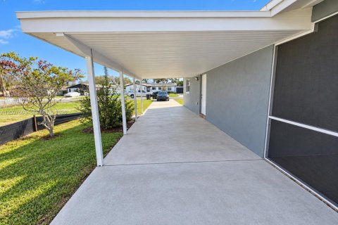 Villa ou maison à louer à Saint Petersburg, Floride: 2 chambres, 75.81 m2 № 2400617 - photo 3