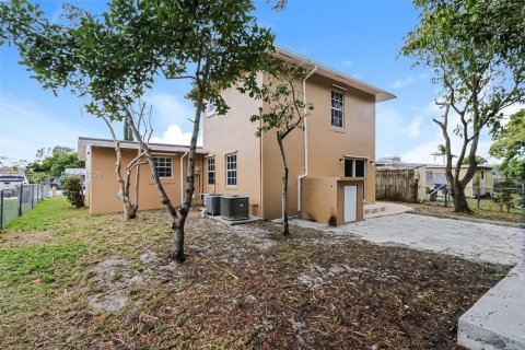 Снять в аренду виллу или дом в Уэст-Палм-Бич, Флорида 4 спальни, 179.49м2, № 2029029 - фото 18