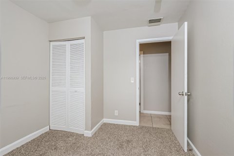 Снять в аренду виллу или дом в Уэст-Палм-Бич, Флорида 4 спальни, 179.49м2, № 2029029 - фото 12