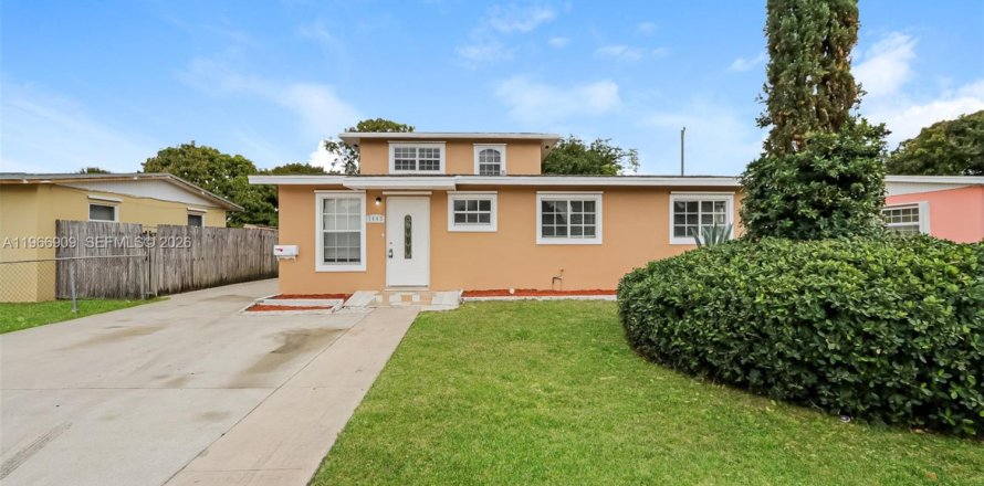 Дом в Уэст-Палм-Бич, Флорида 4 спальни, 179.49м2 № 2029029