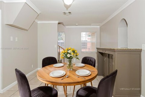 Снять в аренду виллу или дом в Уэст-Палм-Бич, Флорида 4 спальни, 179.49м2, № 2029029 - фото 8