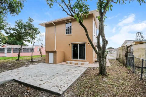 Снять в аренду виллу или дом в Уэст-Палм-Бич, Флорида 4 спальни, 179.49м2, № 2029029 - фото 17