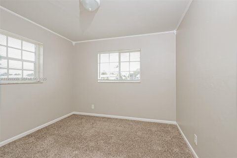 Снять в аренду виллу или дом в Уэст-Палм-Бич, Флорида 4 спальни, 179.49м2, № 2029029 - фото 13