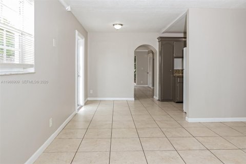 Снять в аренду виллу или дом в Уэст-Палм-Бич, Флорида 4 спальни, 179.49м2, № 2029029 - фото 6