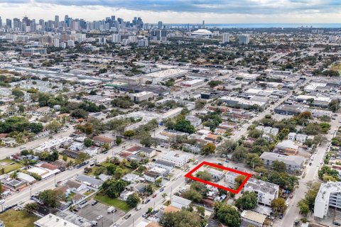 Commercial property in Miami, Florida 494.89 sq.m. № 2020083