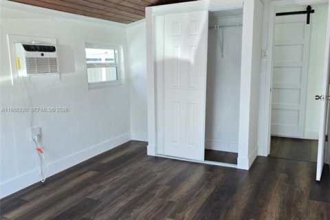 Casa en alquiler en Miami, Florida, 3 dormitorios, 120.4 m2 № 2051343 - foto 21