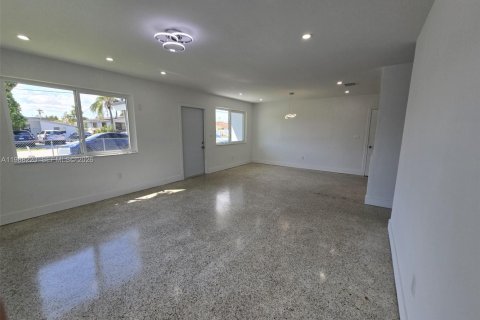 Casa en Miami, Florida 3 dormitorios, 120.4 m2 № 2051343