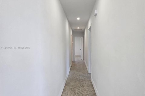 Casa en alquiler en Miami, Florida, 3 dormitorios, 120.4 m2 № 2051343 - foto 8