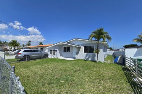 Casa en alquiler en Miami, Florida, 3 dormitorios, 120.4 m2 № 2051343 - foto 23