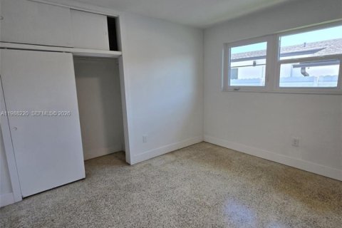 Casa en alquiler en Miami, Florida, 3 dormitorios, 120.4 m2 № 2051343 - foto 11