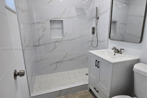 Casa en alquiler en Miami, Florida, 3 dormitorios, 120.4 m2 № 2051343 - foto 17