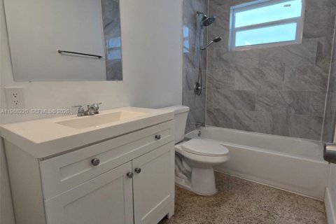 Casa en alquiler en Miami, Florida, 3 dormitorios, 120.4 m2 № 2051343 - foto 12