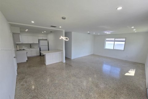 Casa en alquiler en Miami, Florida, 3 dormitorios, 120.4 m2 № 2051343 - foto 3