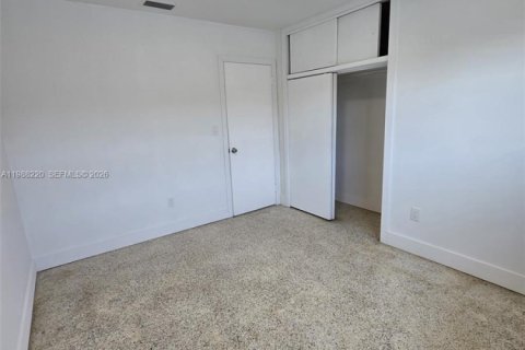 Casa en alquiler en Miami, Florida, 3 dormitorios, 120.4 m2 № 2051343 - foto 9