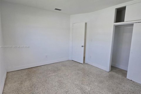 Casa en alquiler en Miami, Florida, 3 dormitorios, 120.4 m2 № 2051343 - foto 14