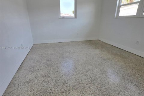 Casa en alquiler en Miami, Florida, 3 dormitorios, 120.4 m2 № 2051343 - foto 18